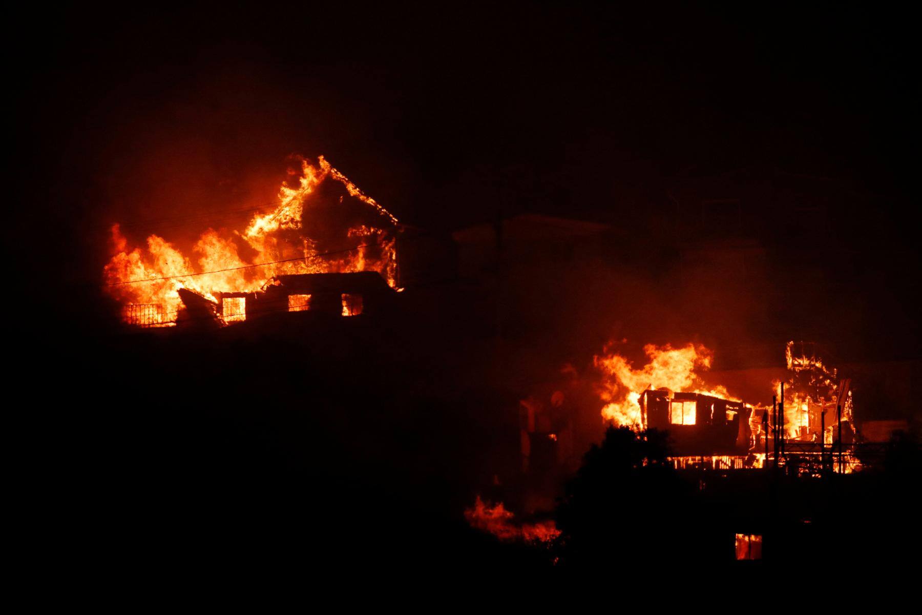 Fogo atinge residências no Chile e provoca várias mortes