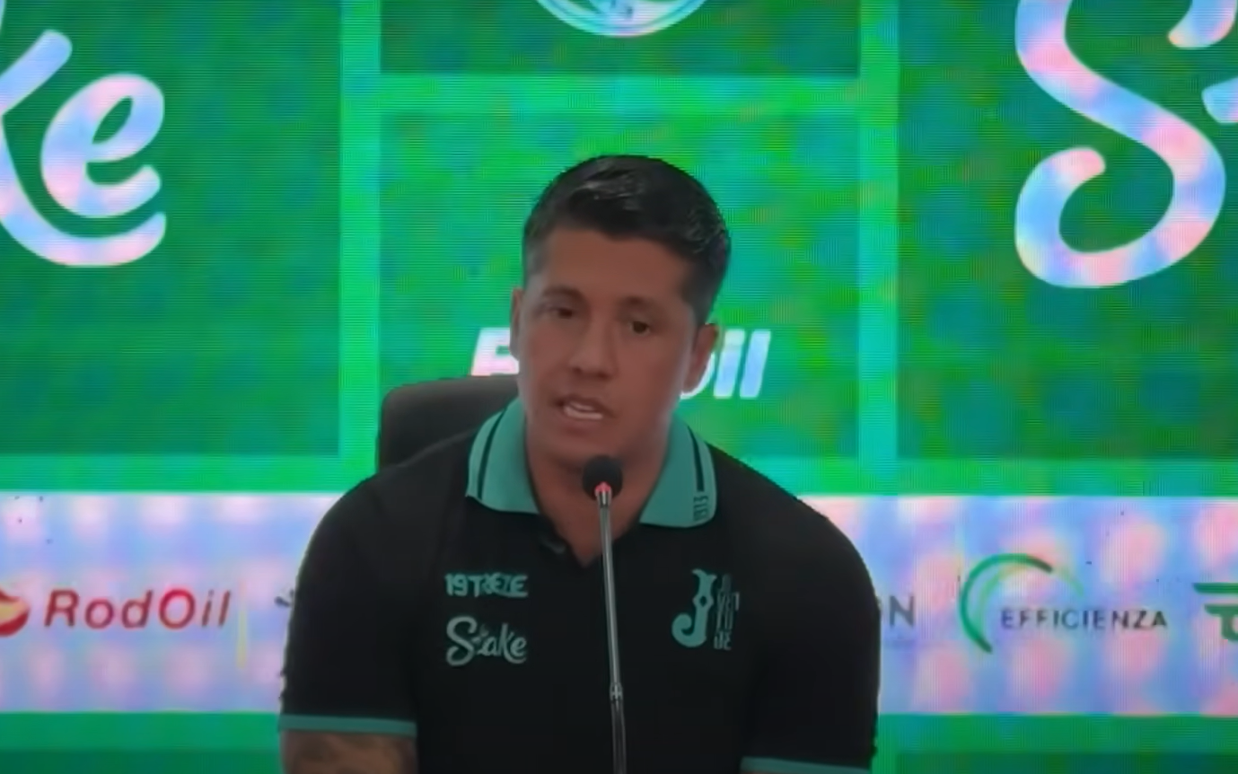 Thiago Carpini em entrevista coletiva no Barradão (Foto: reprodução)