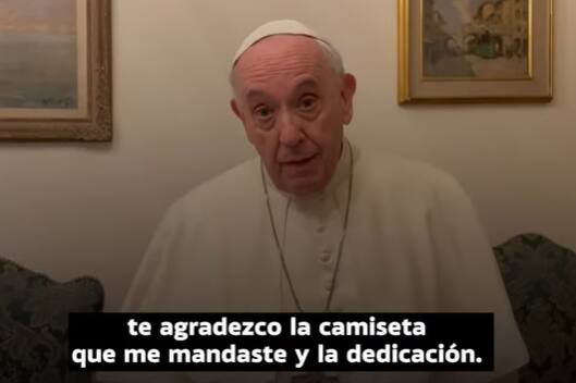 Papa elogia Messi por simplicidade e agradece por camisa