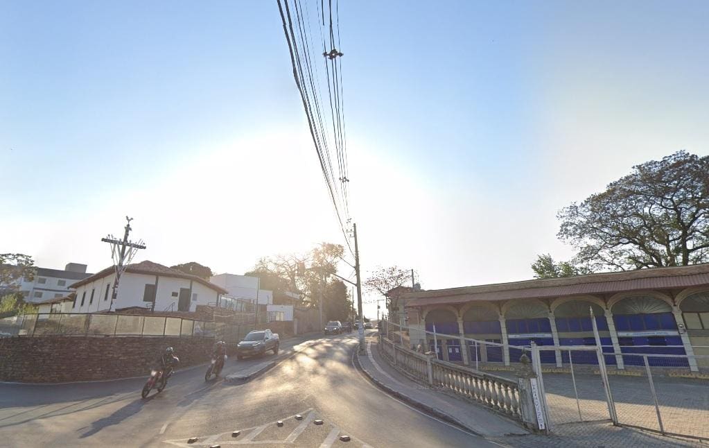A criança de 8 anos foi atingida na rua do Registro, no bairro Camilo Alves, em Contagem