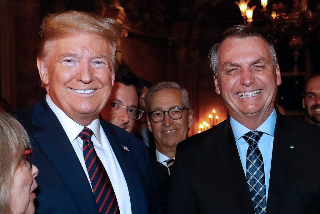 Quatro integrantes que acompanharam o presidente na visita aos EUA estão com o vírus