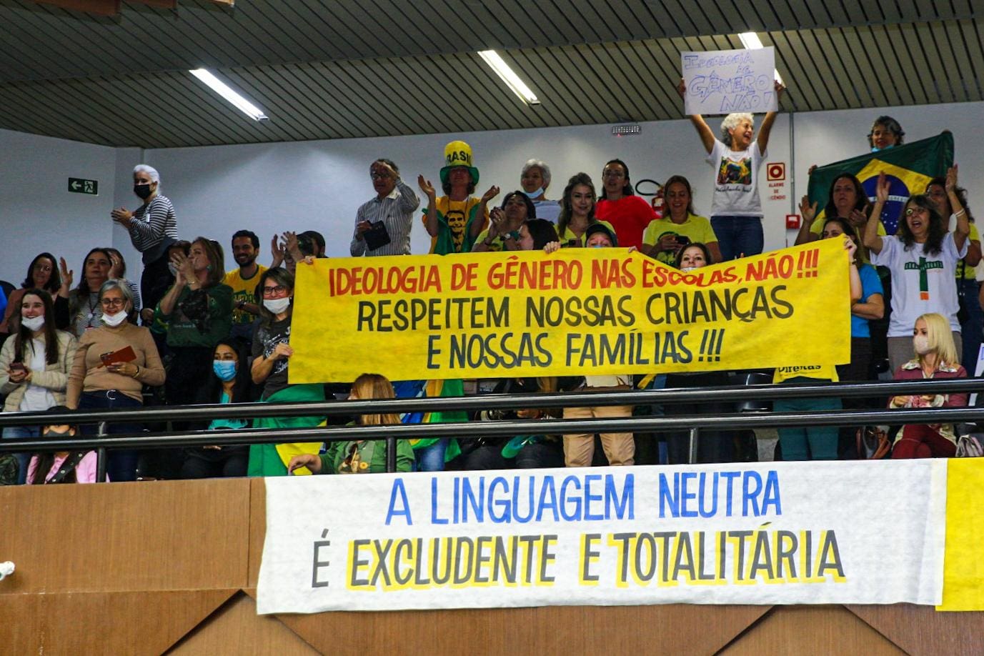 CMBH aprovou projeto que proíbe linguagem neutra nas escolas