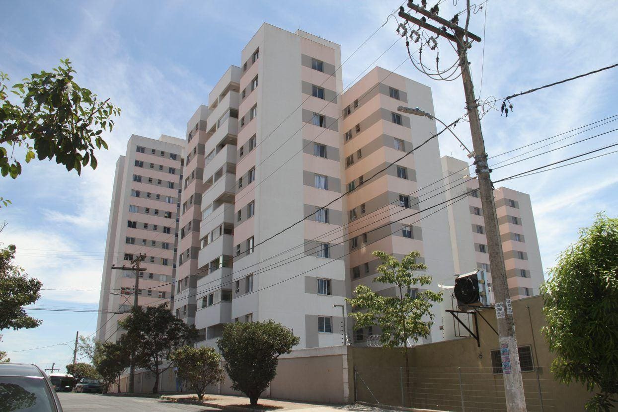 CIDADES   - BELO HORIZONTE, MgCRIANCA CAI DO  NONO ANDAR E SOBREVIVE  Fotos: JOAO LEUS / O Tempo - 131019  NA  FOTO