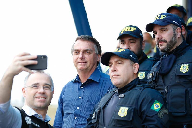 Bolsonaro visitou posto da Polícia Rodoviária Federal nesta sexta-feira