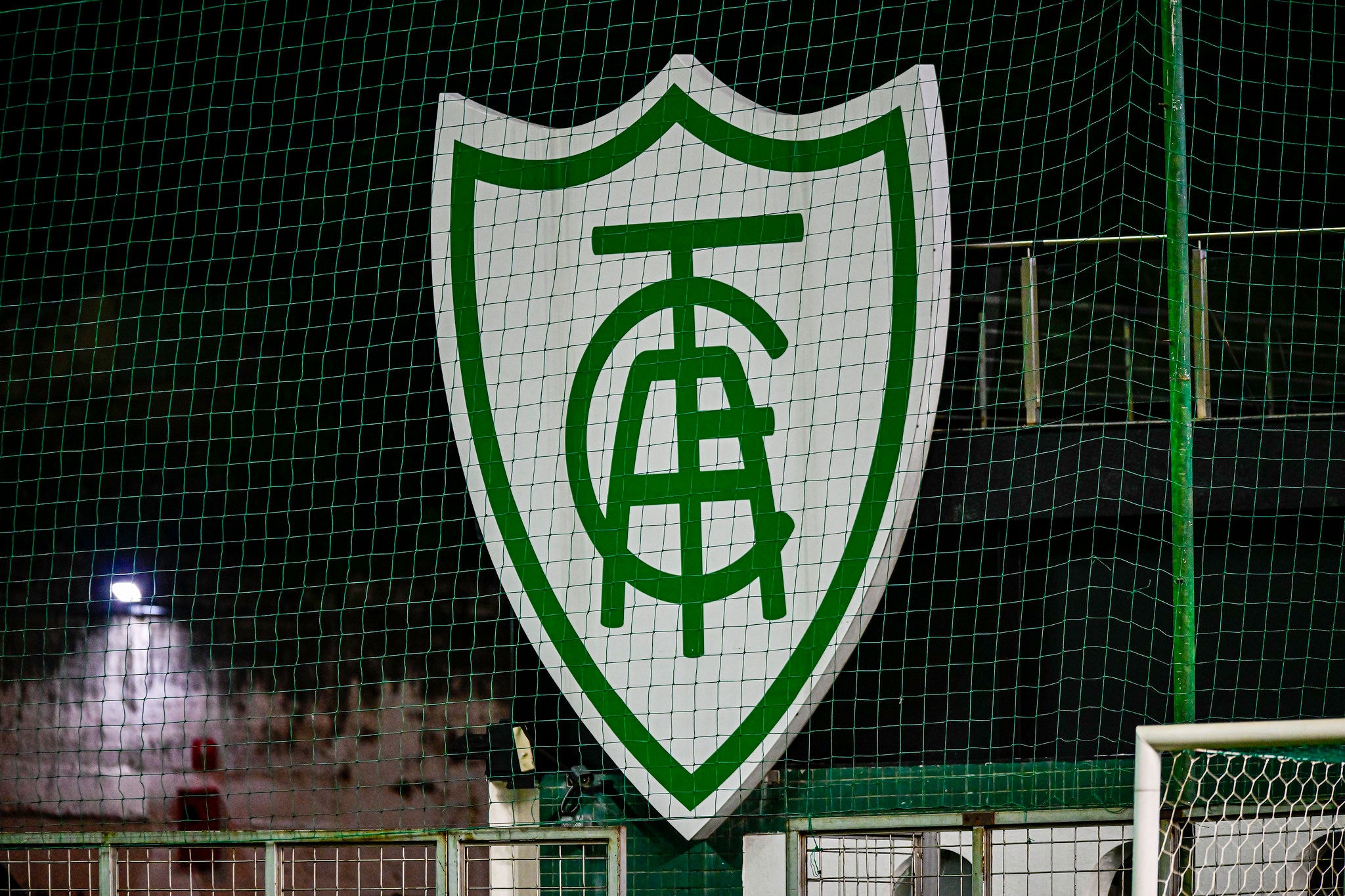 Escudo do América, no estádio Independência