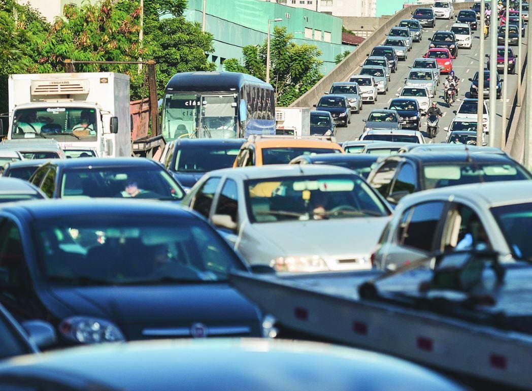 trânsito congestionamento engarrafamento