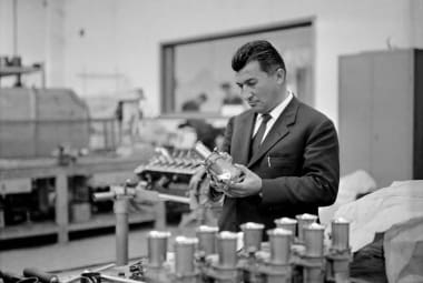 Ferruccio Lamborghini em visita à fábrica da montadora; ele faleceu em 1993, com 76 anos