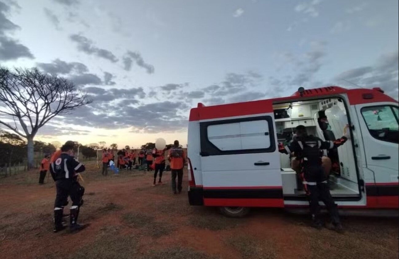 Samu socorre integrantes do Legendários atacados por abelhas em Caldas Novas, em Goiás