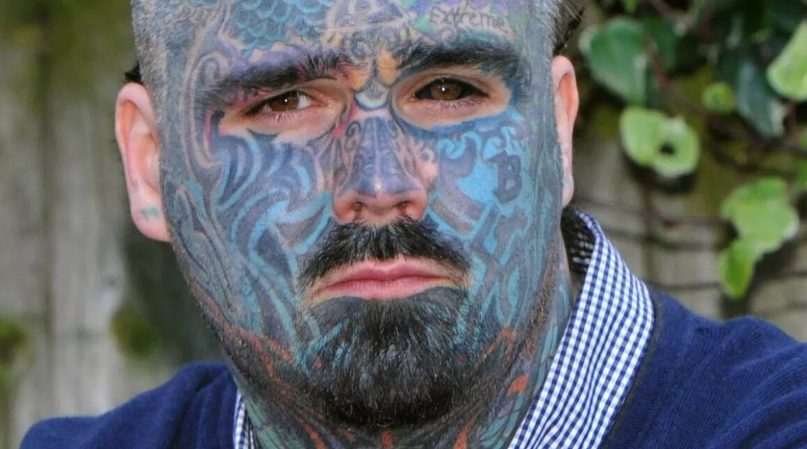 Homem conhecido como o mais tatuado da Grã-Bretanha anuncia pausa 'na carreira' para pagar hipoteca