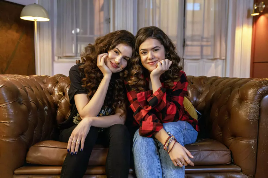Camila Queiroz e Maísa Silva - (Divulgação/Netflix)