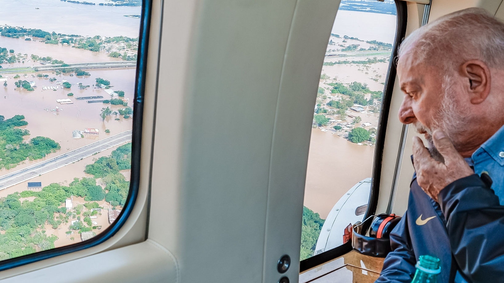 Presidente da República, Luiz Inácio Lula da Silva, durante sobrevoo no Rio Grande do Sul