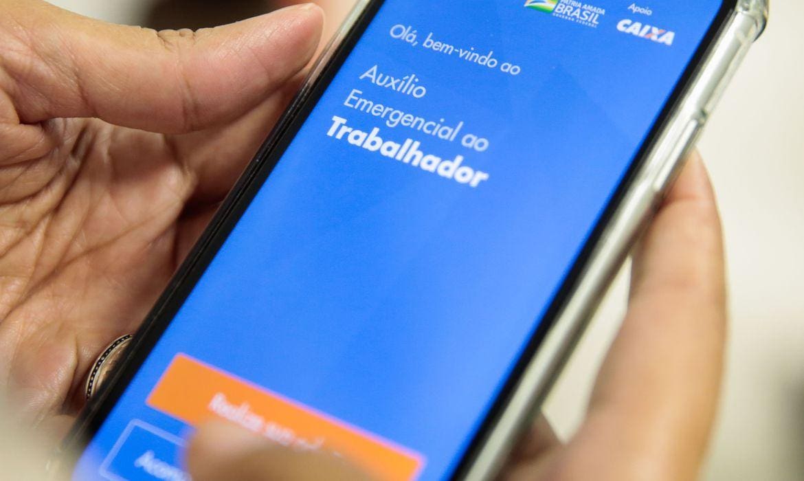 Caixa paga auxílio emergencial para trabalhadores autônomos que ficaram sem renda durante pandemia do coronavírus
