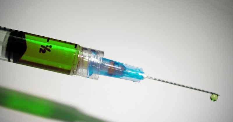 Testes da vacina chinesa em Minas Gerais são realizados pela UFMG