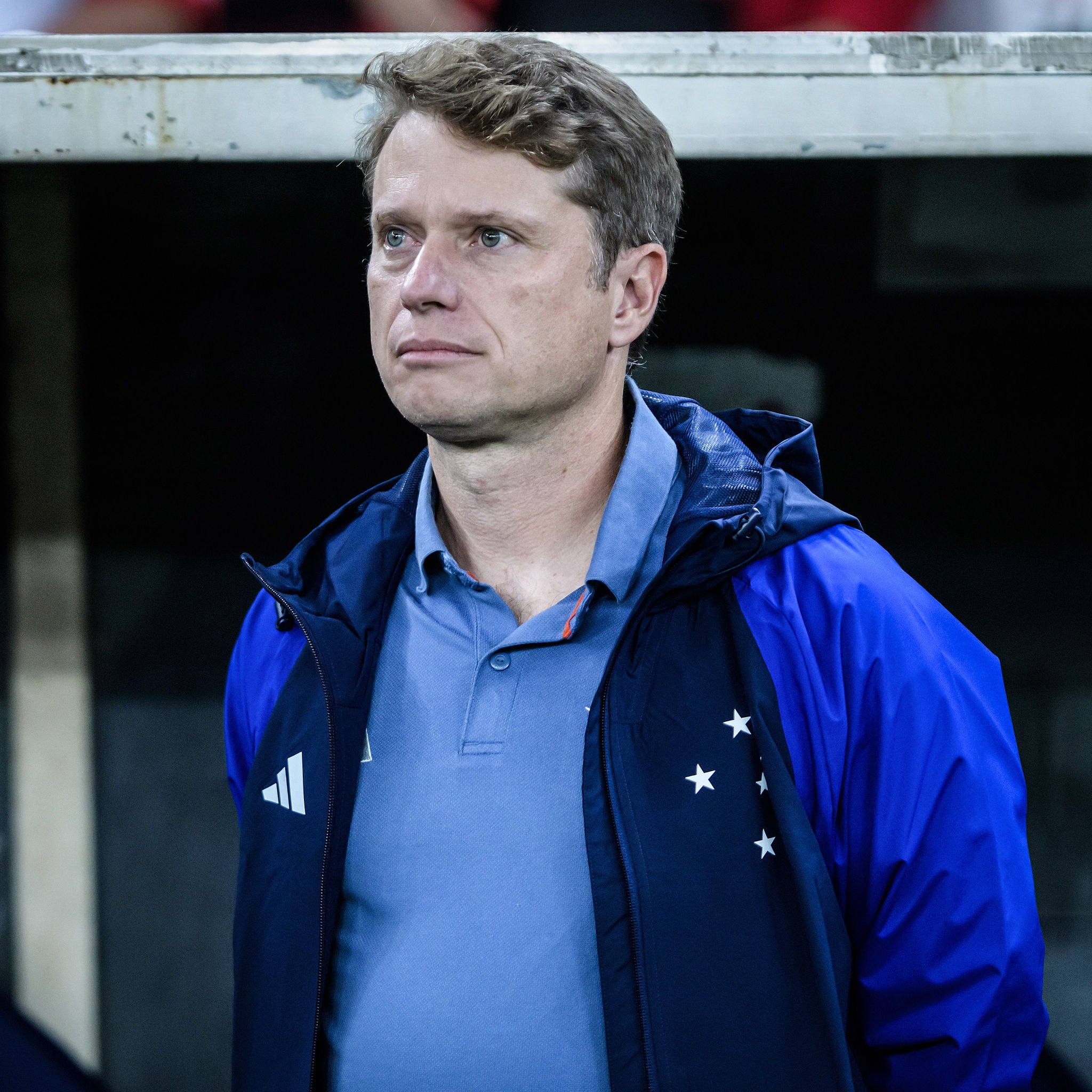 O técnico do Cruzeiro, Fernando Seabra, não poderá contar com o lateral William
