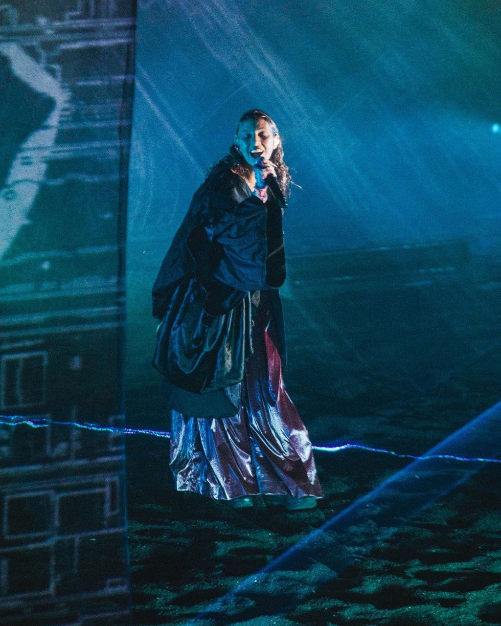 Luiza Lian traz seu espetáculo a BH, “7 Estrelas | quem arrancou o céu?”, no dia 27 de abril, no Teatro Sesiminas
