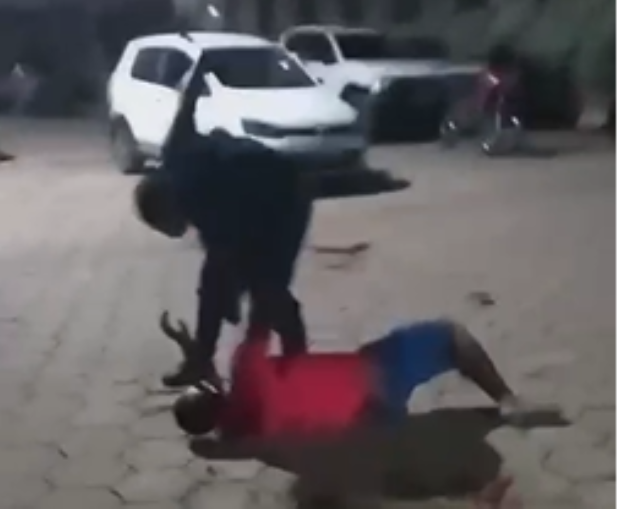 Homem sofreu cortes profundos no pescoço após briga em Pescador