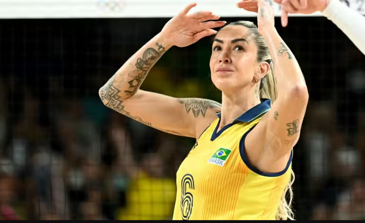 Aos 37 anos, a central Thaísa confirmou que está de saída da seleção