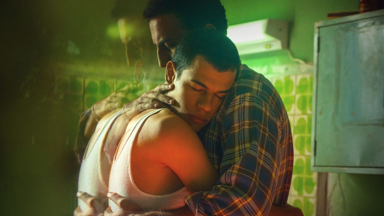 Cena do filme Baby, longa de Marcelo Caetano, que integra a programação da Mostra Todas as Cores. Filme recebeu prêmios em diversos festivais, como Cannes, onde recebeu prêmio de melhor ator revelação para Ricardo Teodoro na semana da Crítica