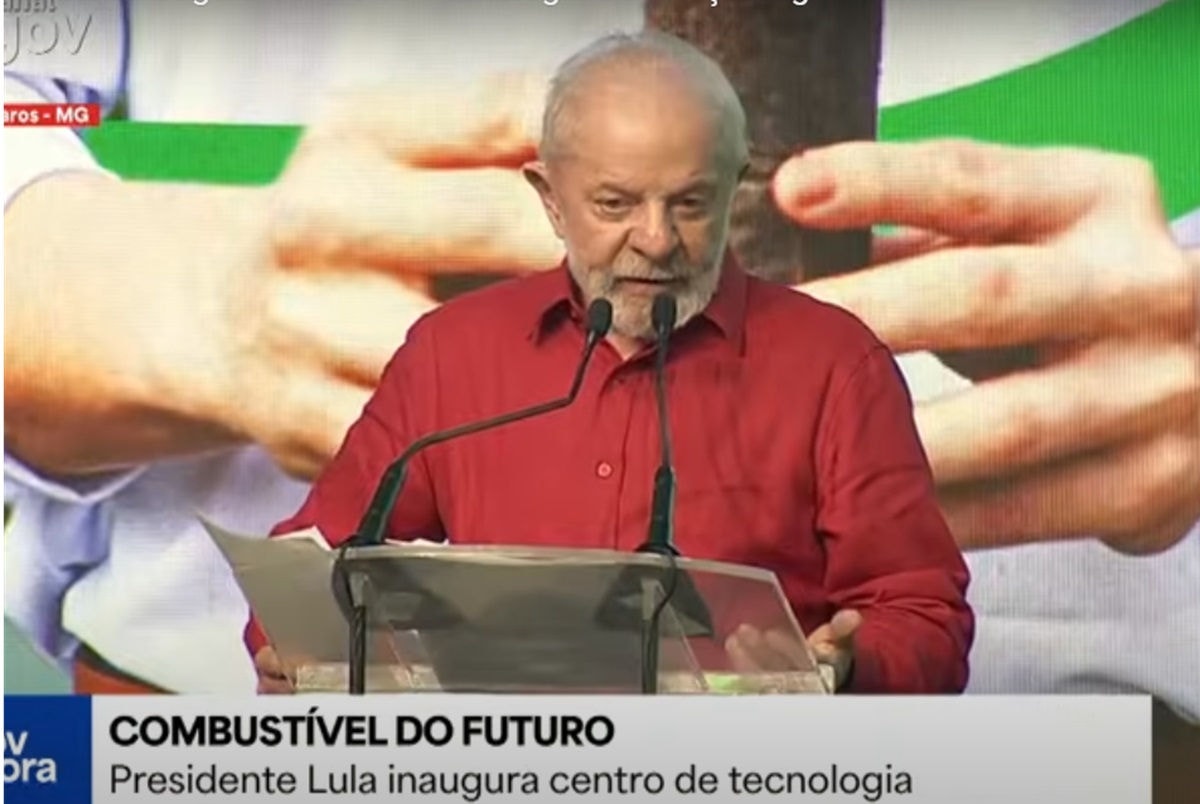Lula (PT) discursa em evento em Montes Claros