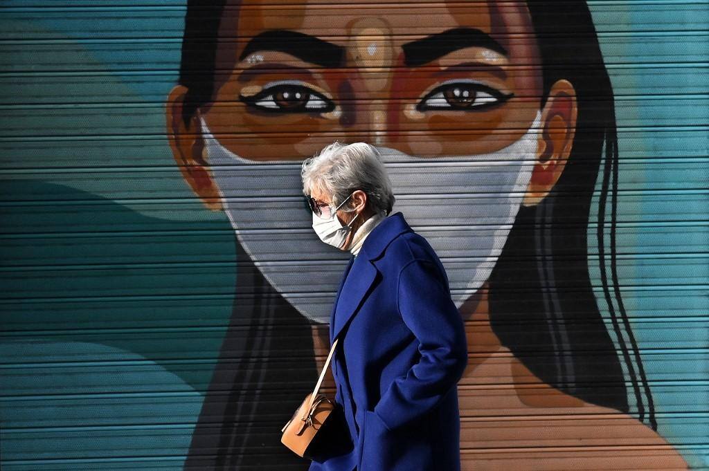 Espanha libera uso de máscaras ao ar livre após vacinar 29% da população