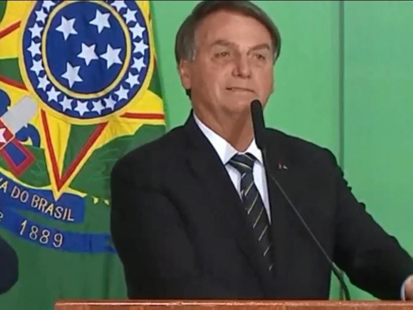 Bolsonaro voltou a criticar restrições na pandemia