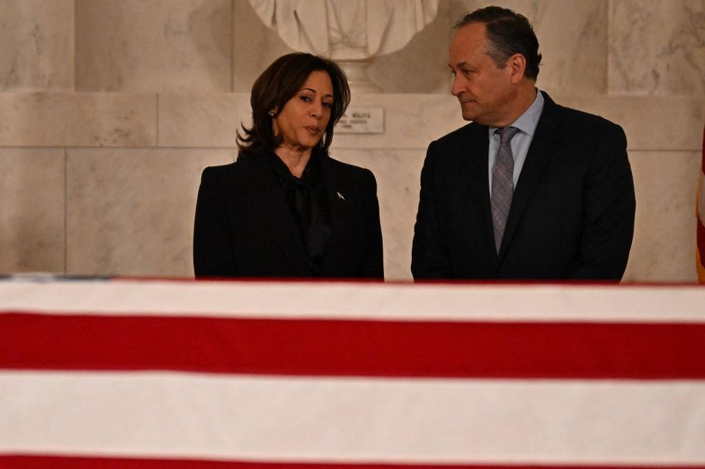 Kamala Harris e seu marido, no funeral de Sandra Day O’Connor, primeira mulher a integrar a Suprema Corte dos EUA