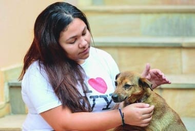 Perda dolorosa. Thais conta que sua cachorra Lambita entrou em depressão depois da morte de outra cadela da família