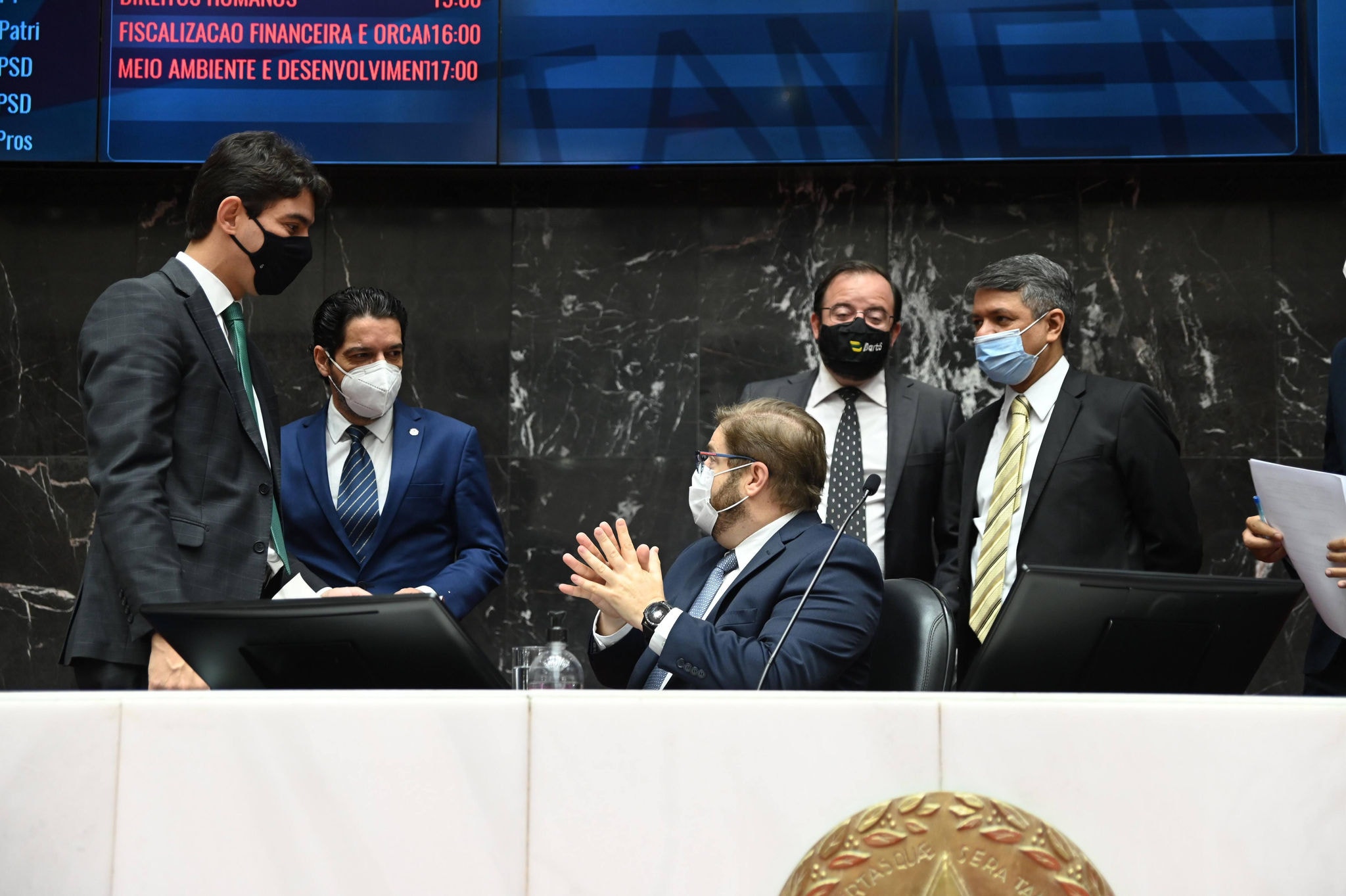 Plenário aprova seis projetos de lei em primeira reunião extraordinária