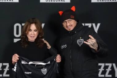 Ozzy Osbourne ganhou camisa do Atlético