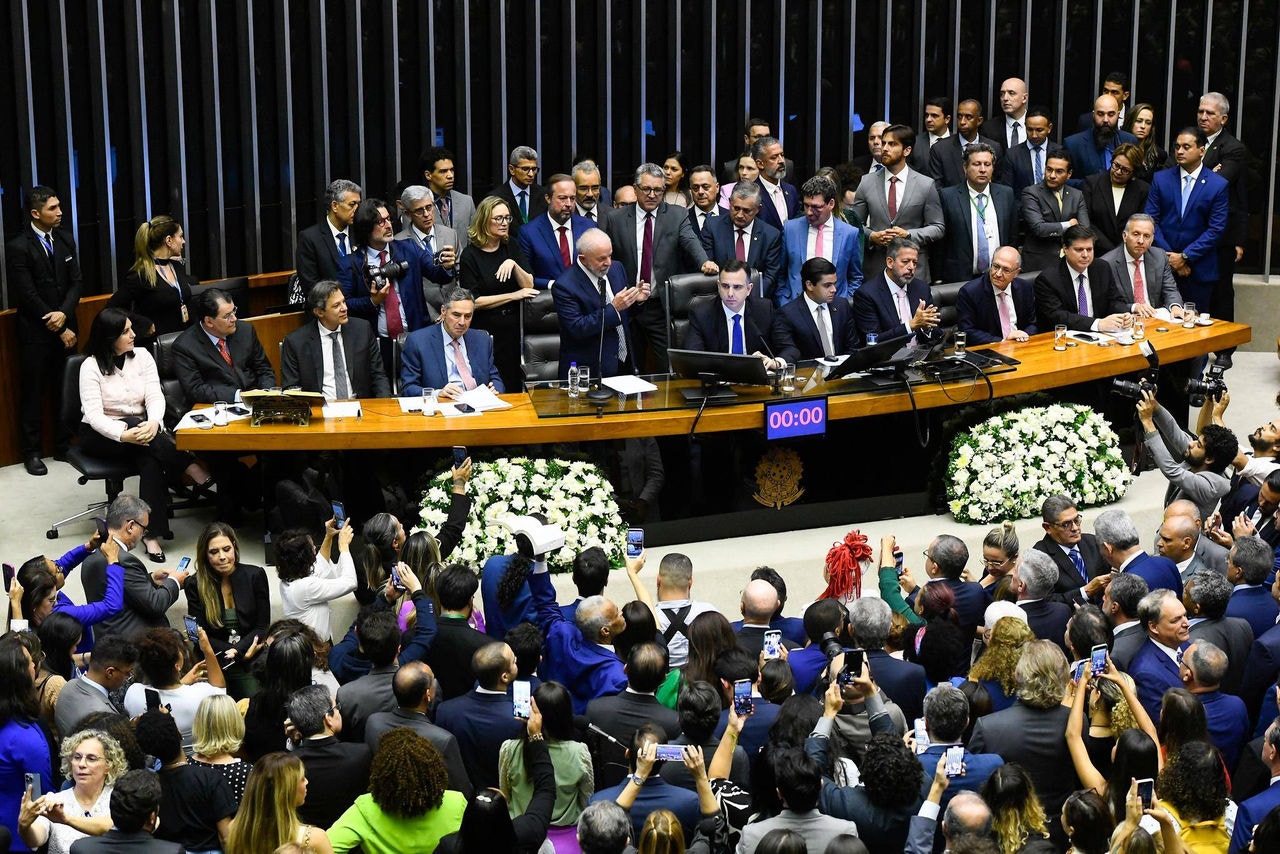 Plenário da Câmara dos Deputados durante sessão solene do Congresso destinada à promulgação da reforma tributária