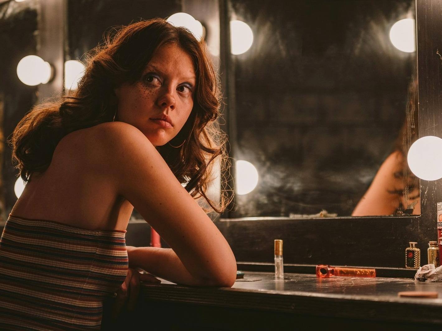 A atriz Mia Goth, neta de Maria Gladys