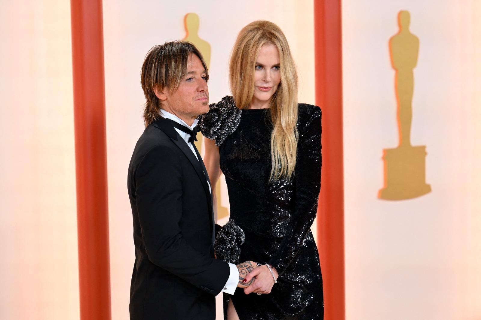 O músico Keith Urban e a esposa, a belíssima atriz Nicole Kidman, no tapete champanhe