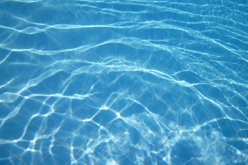 Criança se afogou em piscina da casa do vizinho