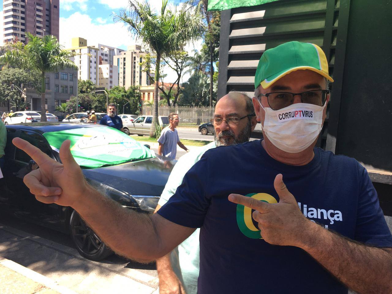 Em Belo Horizonte, alguns manifestantes usaram máscaras