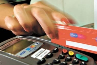 Decisão proíbe o iFood Benefícios de operar no mercado de vale-refeição e vale-alimentação no Brasil