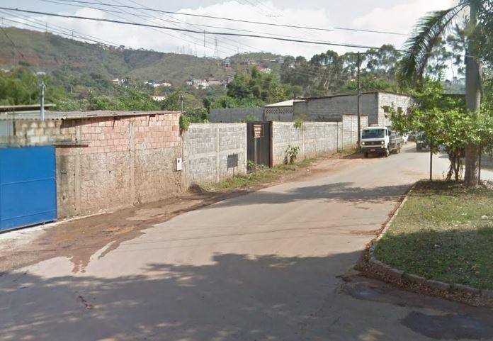 Acidente aconteceu na rua José Ribeiro do Carmo, no bairro Arraial Velho