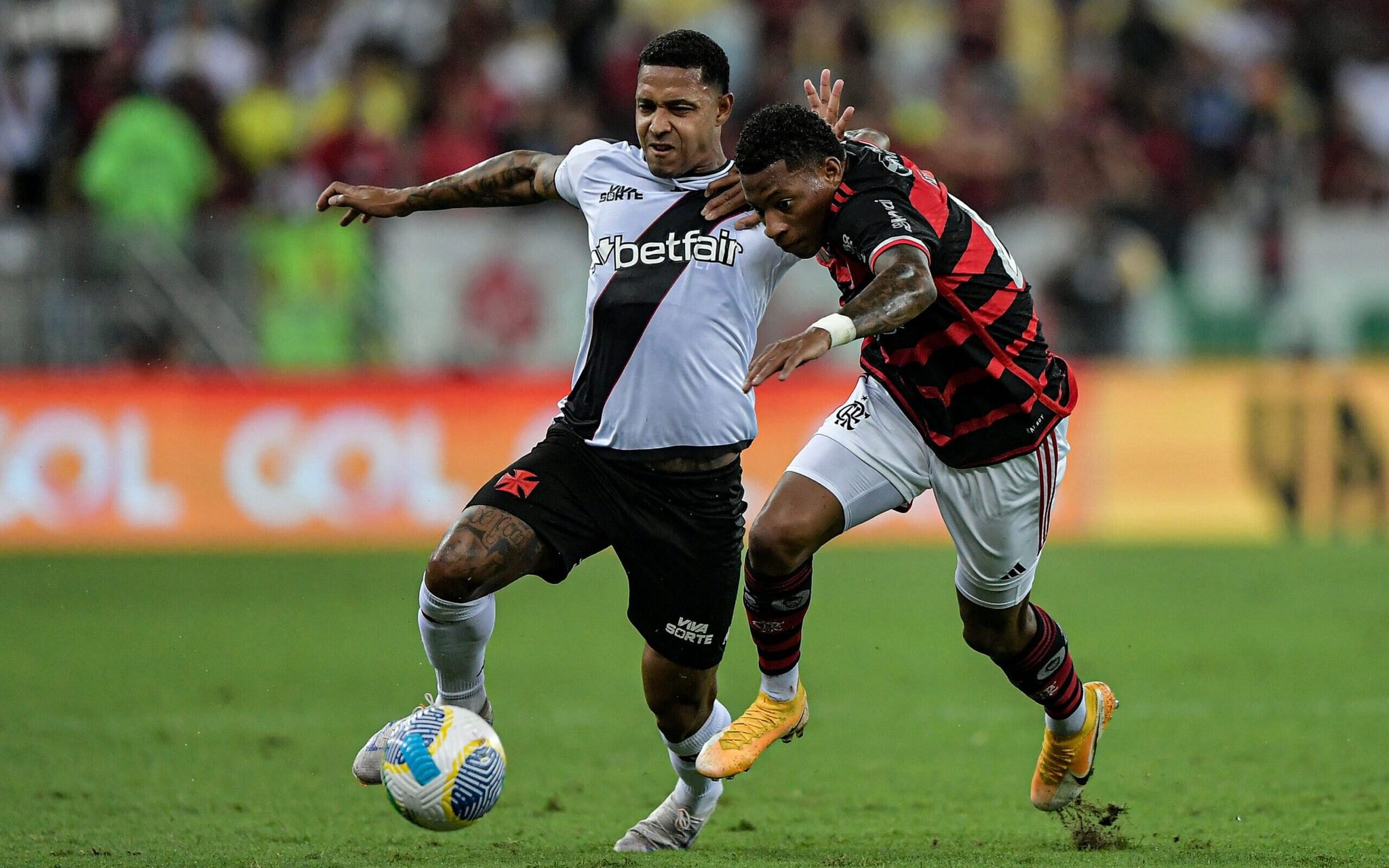 Plata em Flamengo x Vasco (Foto: Thiago Ribeiro/AGIF)