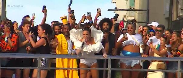Ivete Sangalo durante apresentação em Salvador