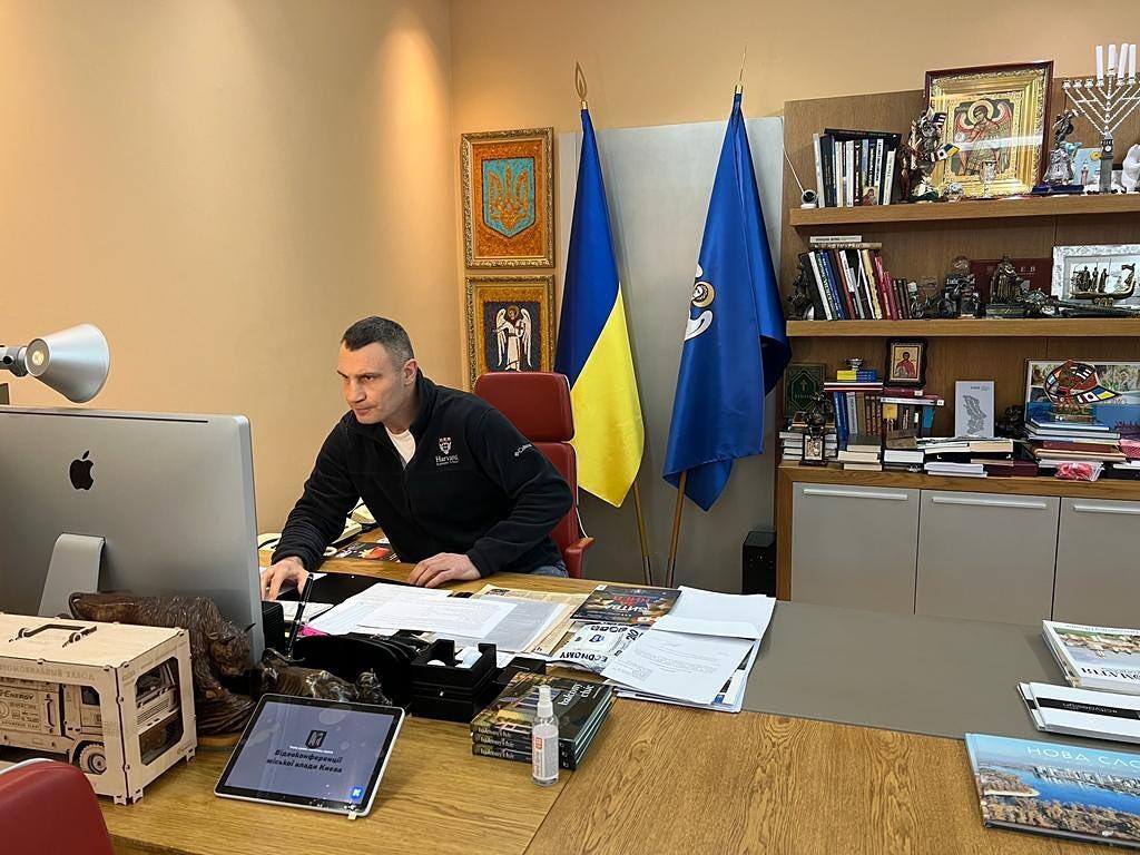 Vitali Klitschko, ex-campeão mundial de boxe, é prefeito de Kiev