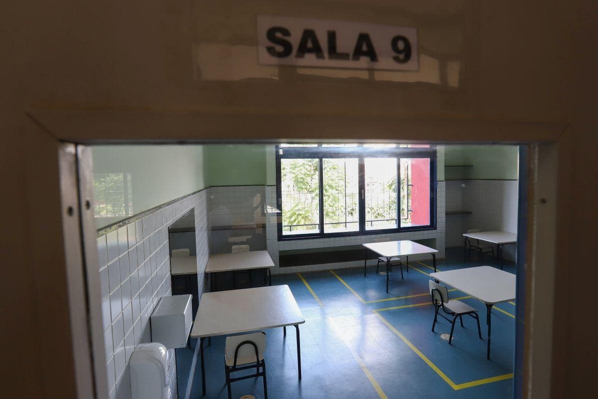 escola municipal adaptada para receber os alunos na pandemia - Emei