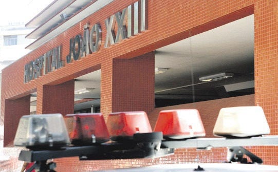 Militar passou por cirurgia e respira com a ajuda de aparelhos, segundo a assessoria do hospital