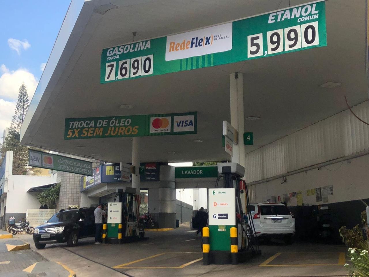 Na na avenida Uruguai, esquina com avenida Nossa Senhora do Carmo, no Sion, litro do etanol chega a R$5,99