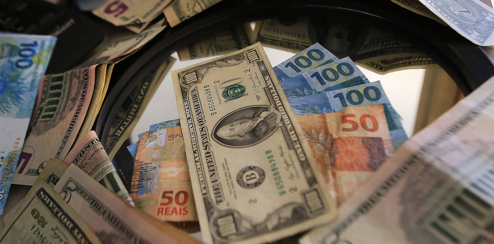 Oscilação do dólar