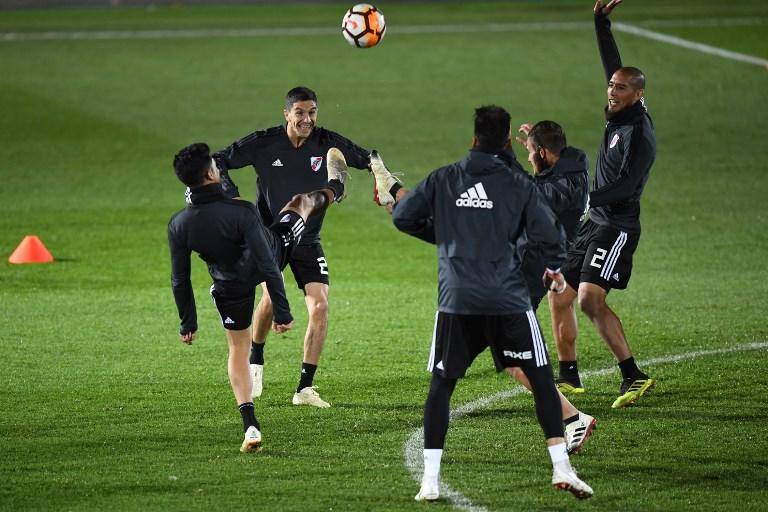 River faz reconhecimento do gramado do Santiago Bernabéu