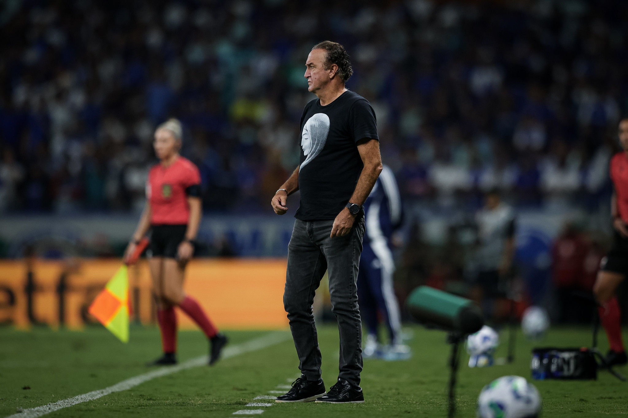 Técnico Cuca durante o clássico neste domingo (18), contra o Cruzeiro, no Mineirão