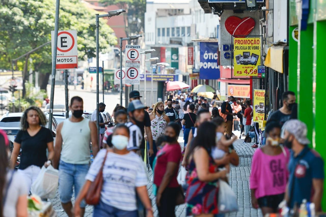 Contagem: movimento é grande em primeiro dia de flexibilização na cidade - Onda Vermelha - abertura de comércio não essencial