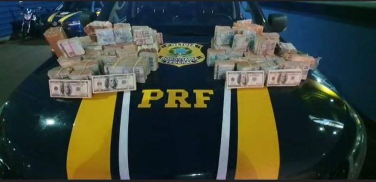 Polícia encontra mais de R$ 1 milhão com homem que se diz motorista de app em MG