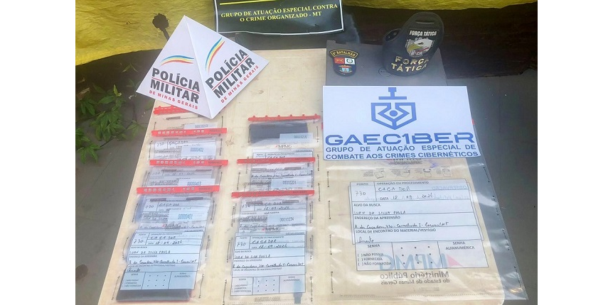 No telefone celular do investigado foram encontradas fotografias e vídeos contendo cenas de nudez