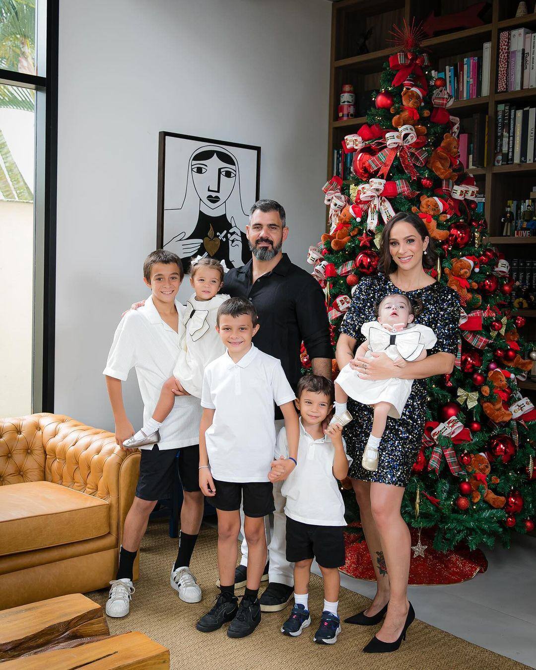 Letícia, Juliano Cazarré e os filhos