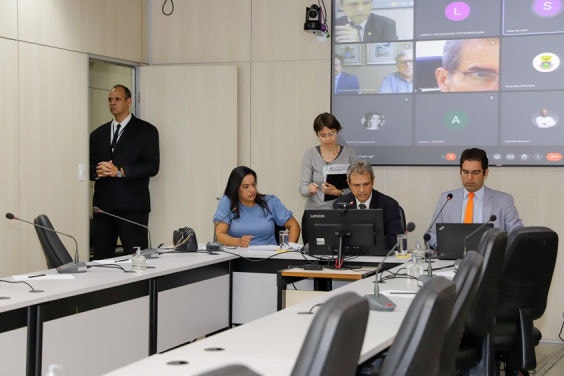  Servidores da PBH Ricardo de Miranda Aroeira e Ana Paula Fernandes Viana Furtado participaram da CPI por vídeo